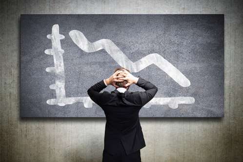 Foto: Person steht vor Tafel