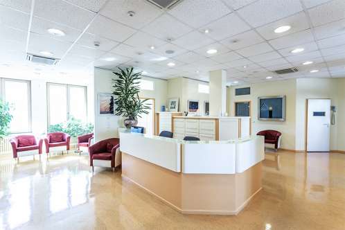 Foto: Eingangsbereich und Wartebereich in Arztpraxis